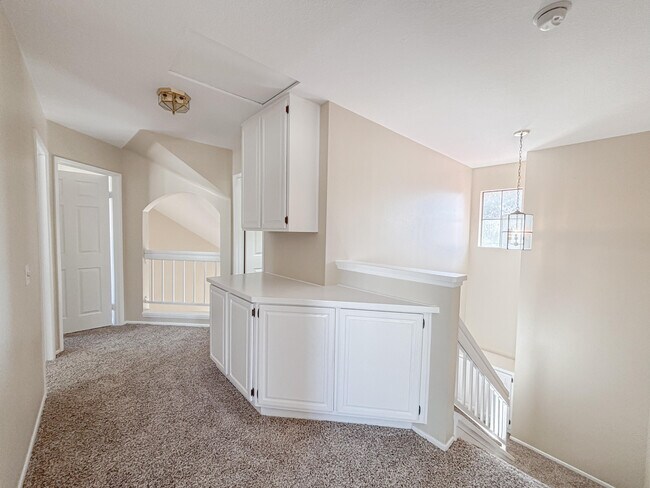 Building Photo - 39360 Longhorn Ct