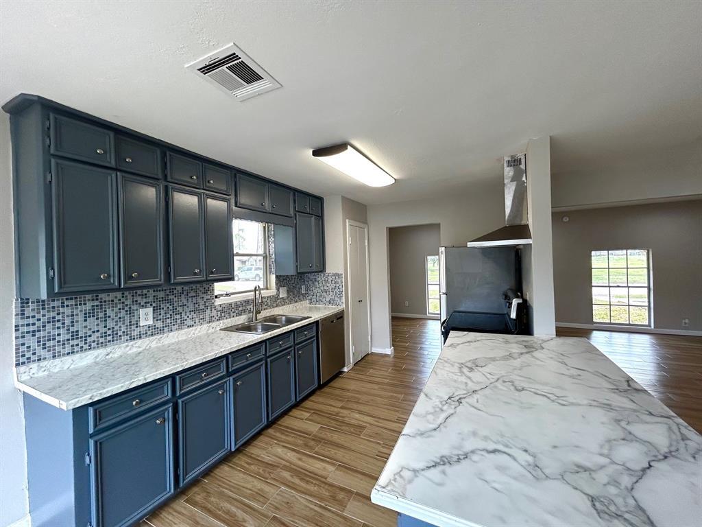 Building Photo - 5926 Darkwood Dr