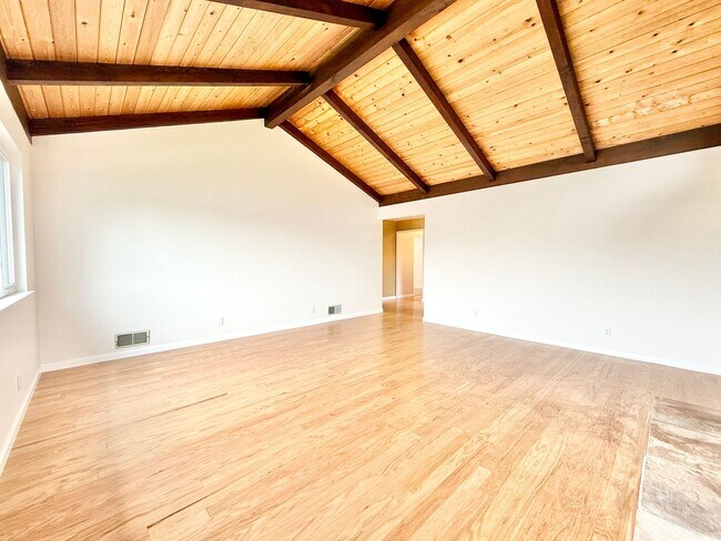 Building Photo - Renovated 3bed/2bath Linda Mar Rancher