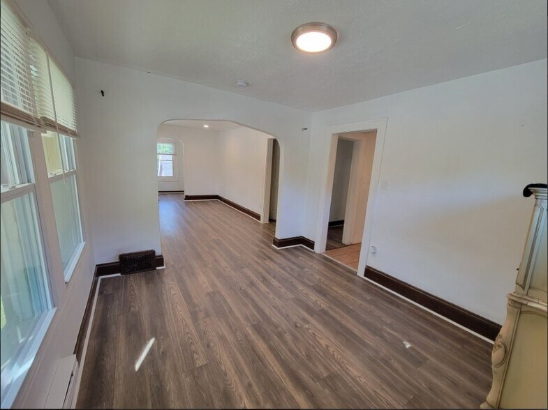 Building Photo - 1185 E 167th St