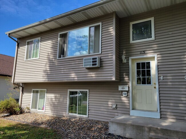 Building Photo - 5 Bedroom Duplex Unit