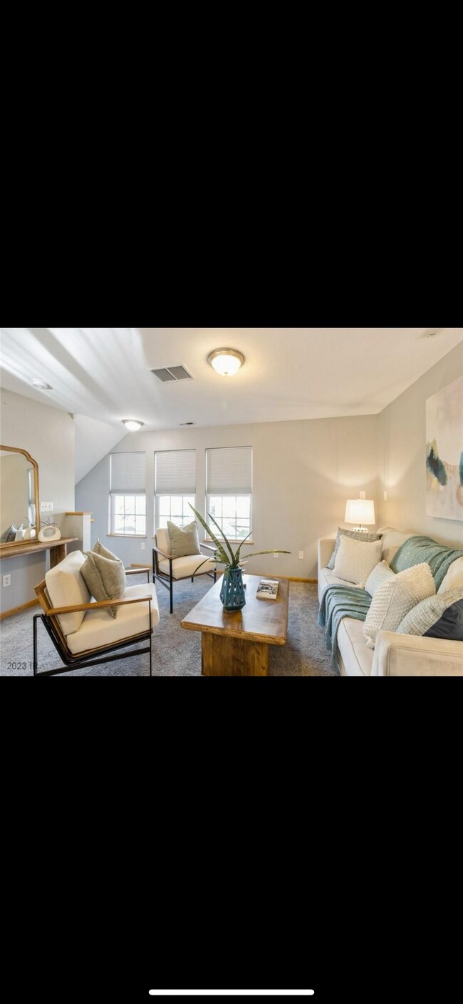 Building Photo - 15220 Greenbelt Dr