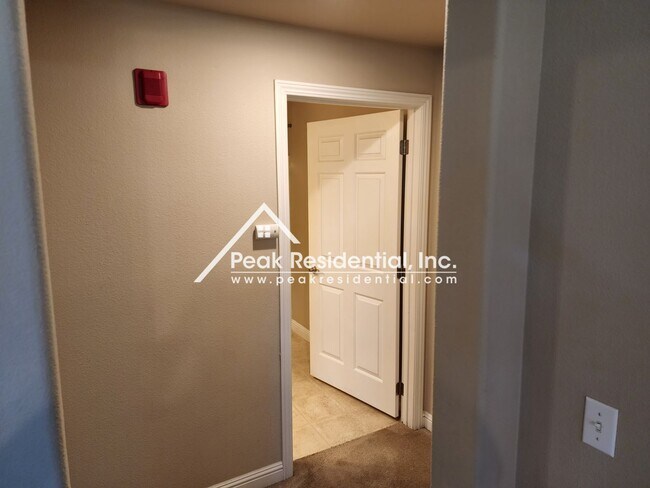 Building Photo - Beautiful Newer 1bd/1ba North Natomas Cond...