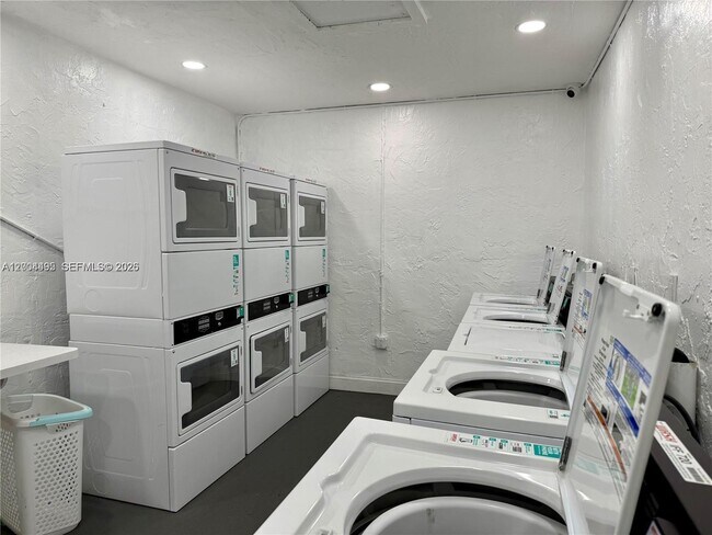 Building Photo - 7401 SW 82nd St