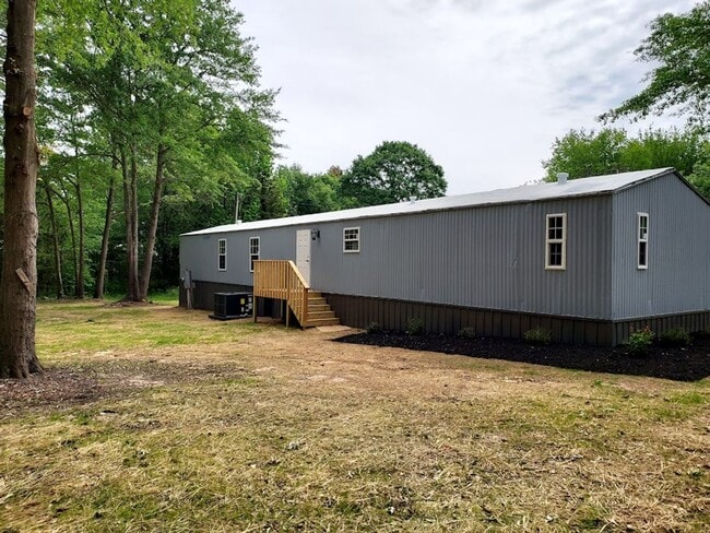 Building Photo - 3 Bedroom Mobile Home in West Pelzer