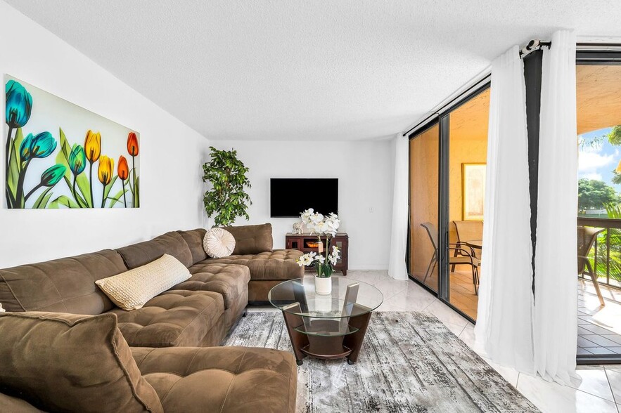 Building Photo - 950 Egret Cir