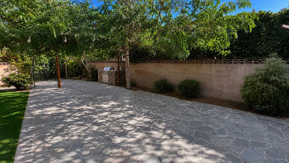 Building Photo - 458 Fantasy St
