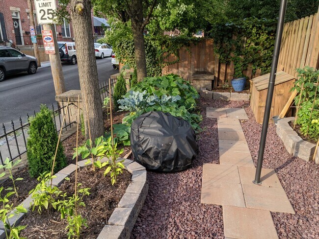 Building Photo - 5832 Pierce St