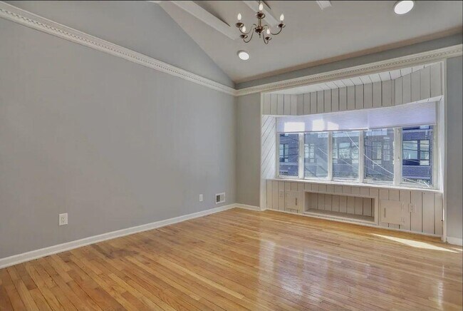 Building Photo - 146 Clarke Ave