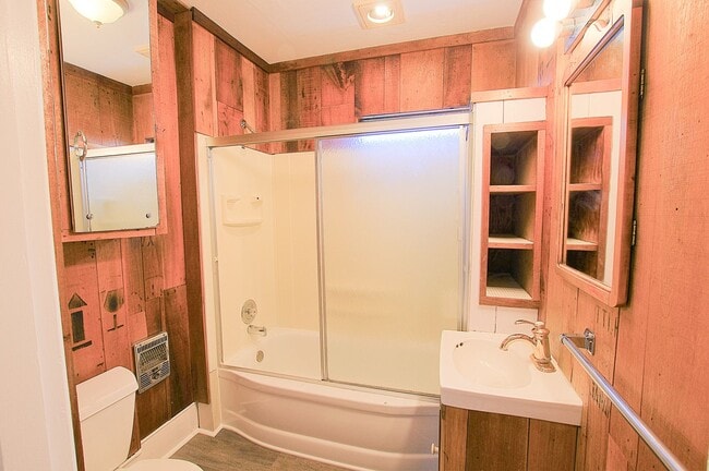 Building Photo - Bay View Living Near WWU – 1 & 3 Bedroom Units