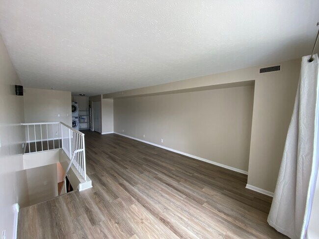 Building Photo - 869 W Huron Rd