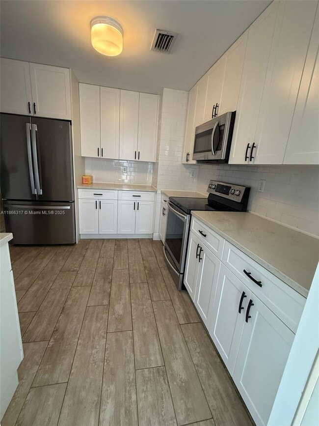 Building Photo - 407 Riverside Dr