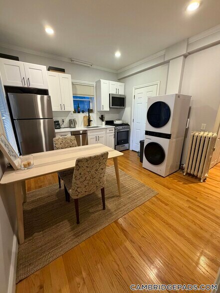 Building Photo - 1576 Cambridge St