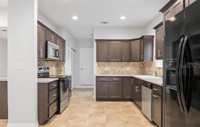 Building Photo - 10744 Creek Dr