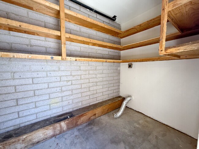 Building Photo - 4031 W Mesquite Ln