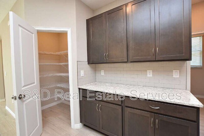 Building Photo - 6728 Great Bear Dr