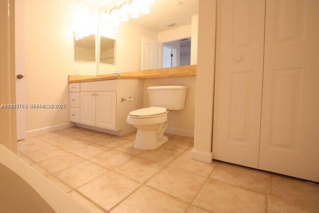 Building Photo - 9833 Baywinds Blvd