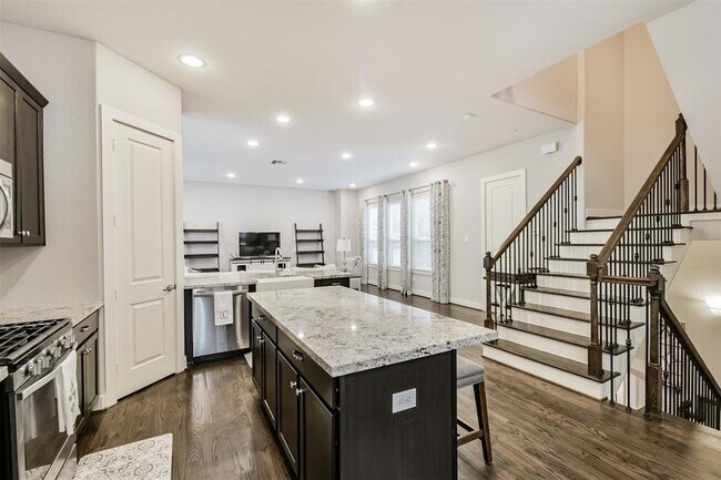 Building Photo - 6623 Letein St