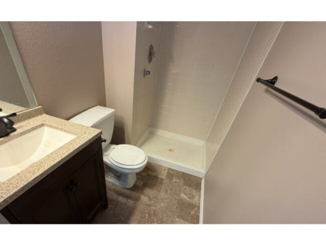 Building Photo - Beautiful split level home in Fountain