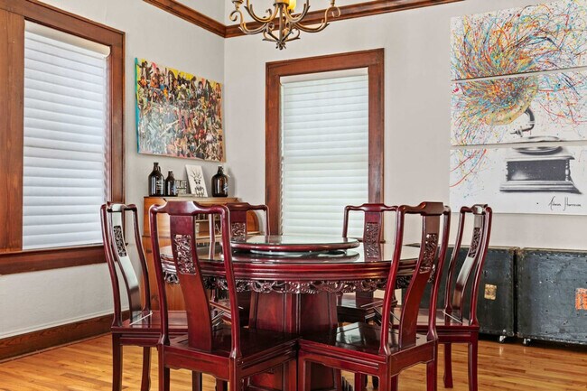 Building Photo - 204 NE 3rd Ave