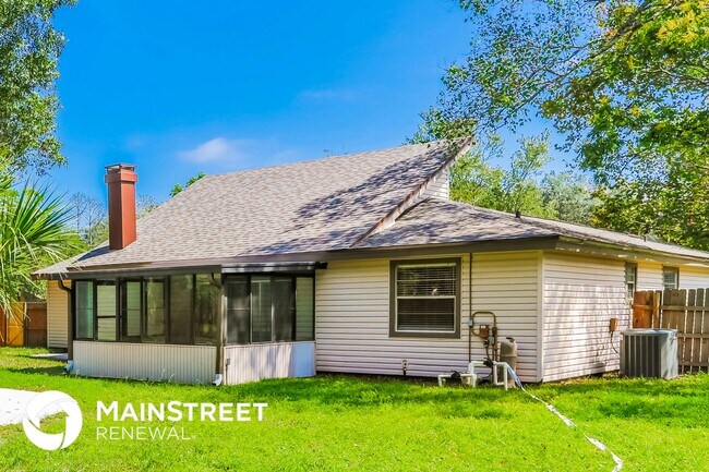 Building Photo - 8162 Cayuga Trail W