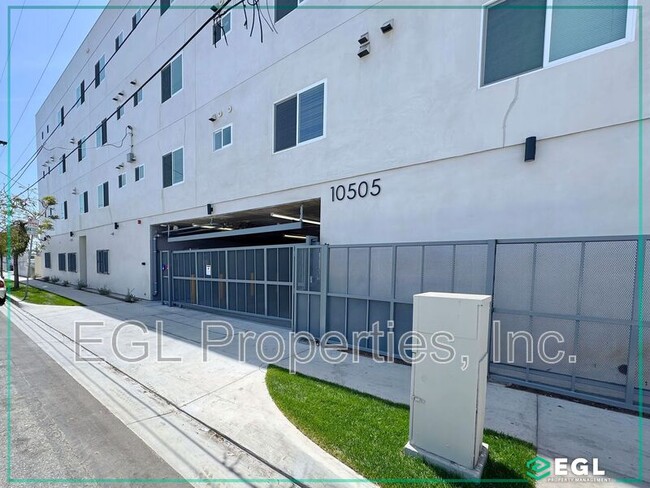 Building Photo - 10505 Hawthorne Blvd