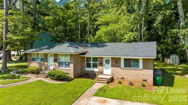Building Photo - 3315 Erskine Dr
