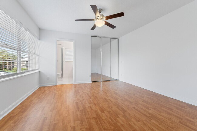 Building Photo - 2406 SW Danbury Ln