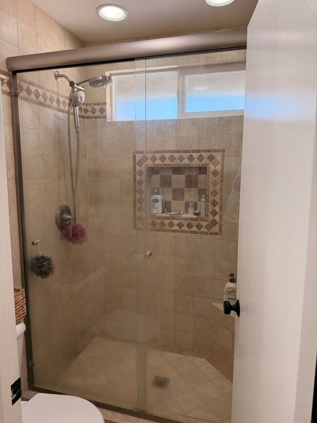 Building Photo - Nicely updated -one story home in Camarilo's desirable Mission Oaks Neighborhood