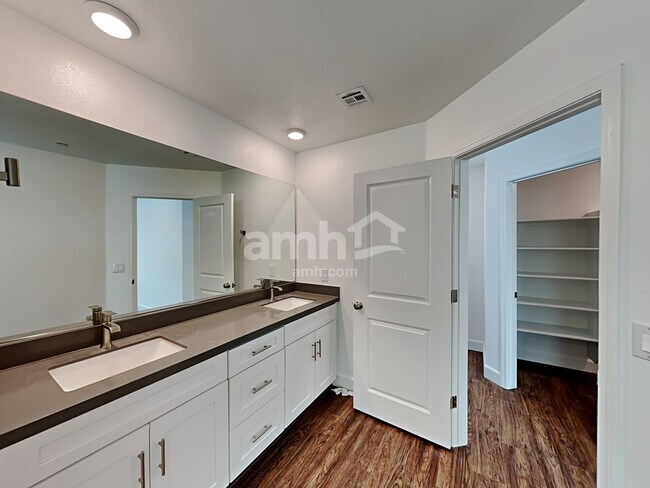 Building Photo - 10076 Roseum Ct