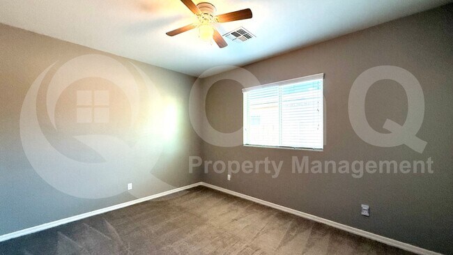 Building Photo - 987 W Deoni Trail