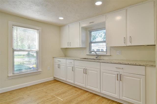 Building Photo - 300 Meadow Park Dr