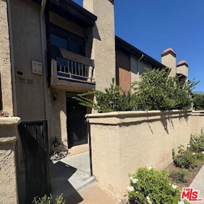 Building Photo - 9625 Sylmar Ave
