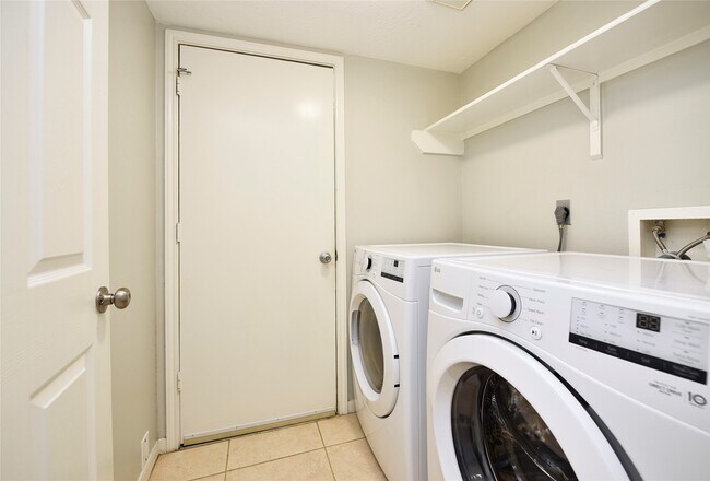 Building Photo - 31106 Pine Bay St