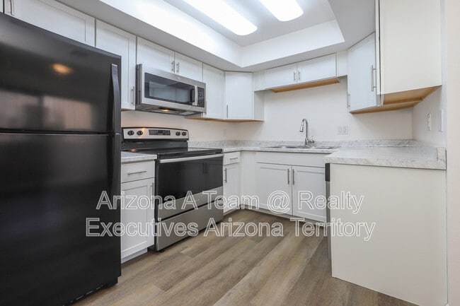 Building Photo - 9420 E Speedway Blvd