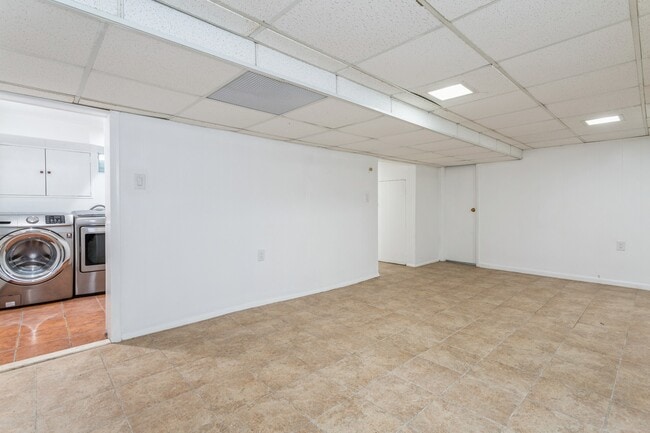 Building Photo - 62 Buff Rd