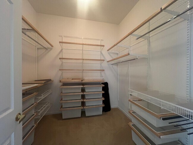 Building Photo - 6041 Assisi Ct