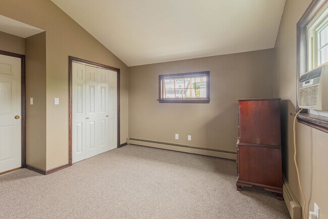 Building Photo - Fully Renovated 2-Bedroom Apartment – Locust Valley, NY