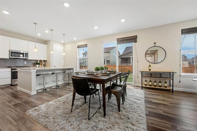 Building Photo - 860 Wildrose Pl