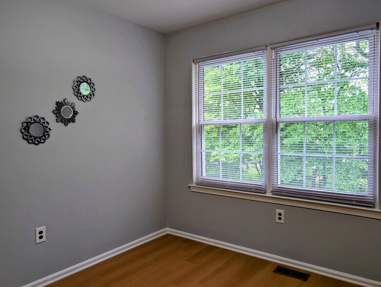 Building Photo - 23 Viburnum Ct