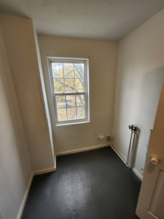 Building Photo - 521 W 14th St