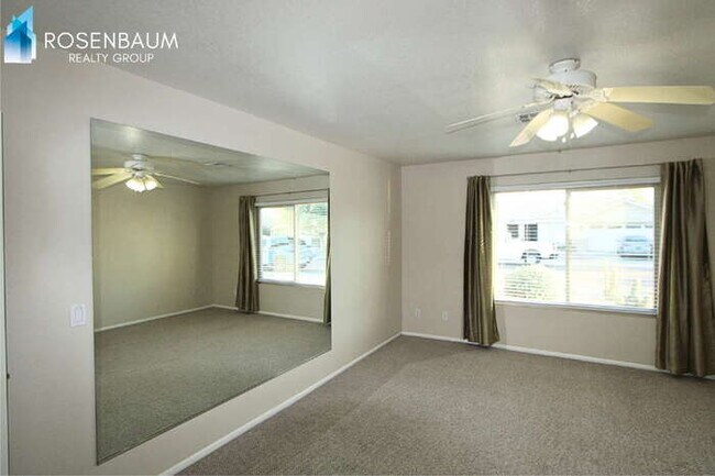 Building Photo - Gorgeous 4-bedrooms, 2-baths home with den in Peoria!