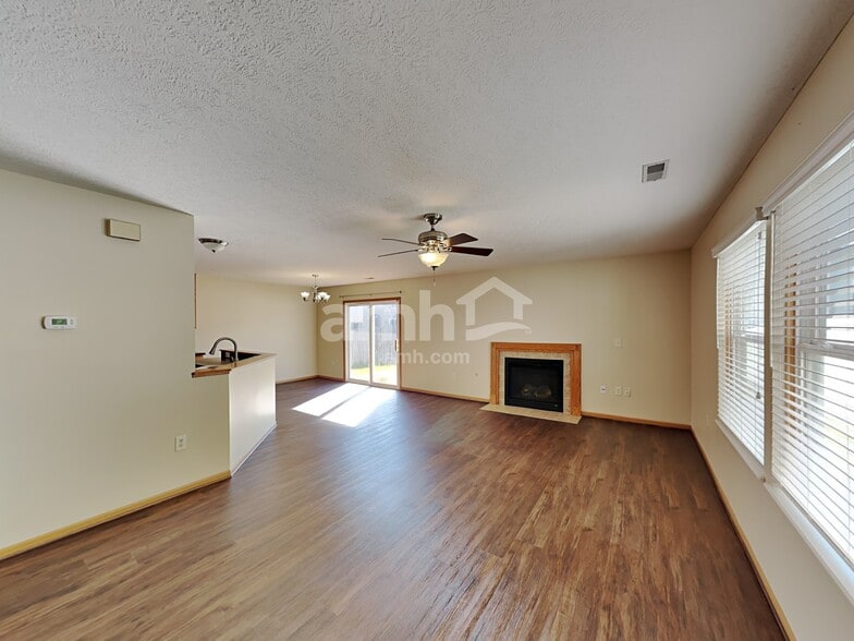 Building Photo - 6875 Tumbleweed Ln