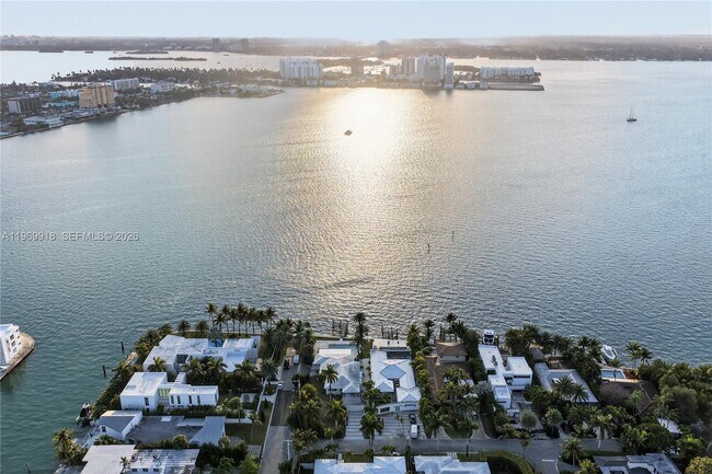 Building Photo - 1101 S Shore Dr