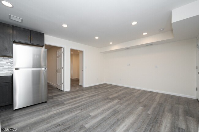 Building Photo - 287 Orange St