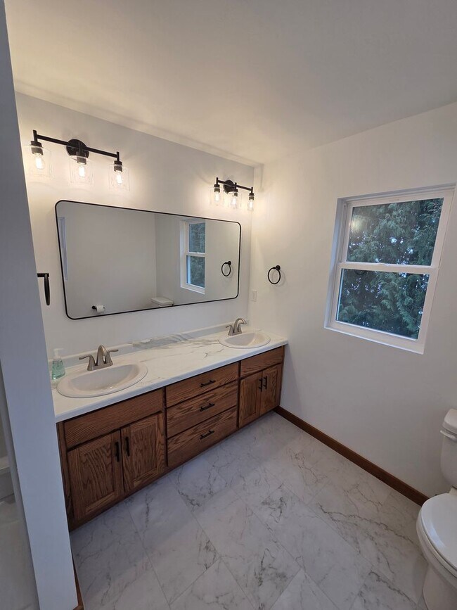 Building Photo - 2904 Parkridge Ave