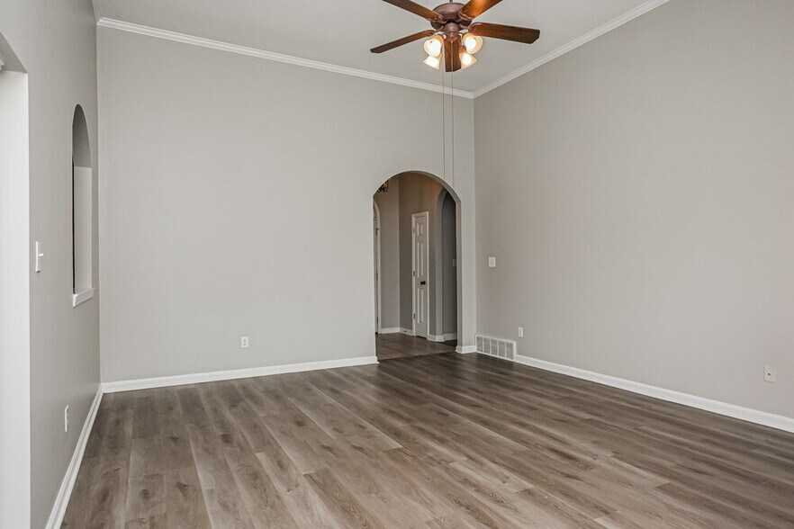 Building Photo - 10183 Tall Hickory