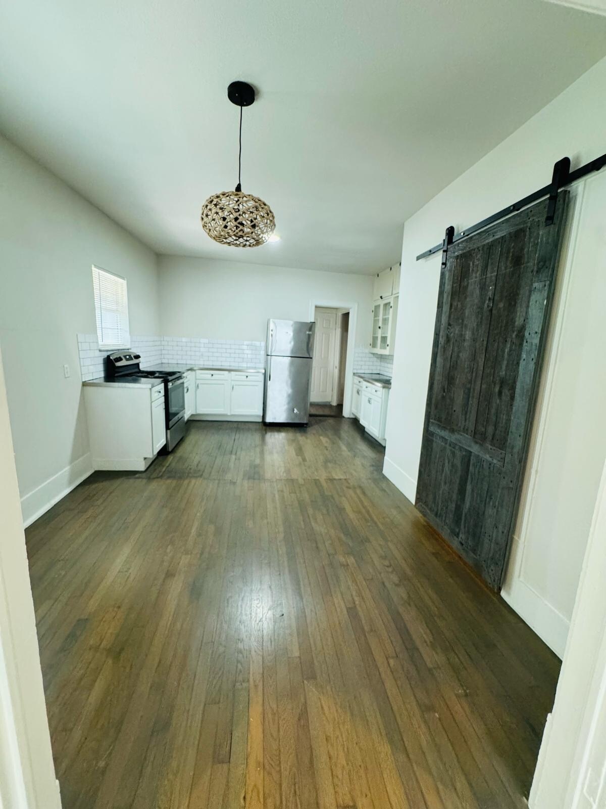 Building Photo - 1133 W Lynwood Ave