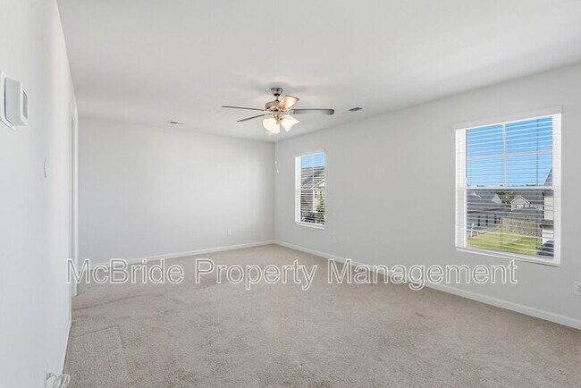 Building Photo - 1407 Deer Hollow