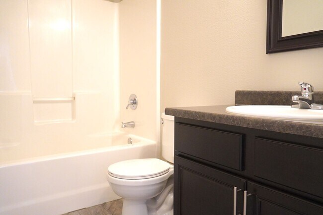 Building Photo - Beautiful 4 bedroom home for rent in Ozark!